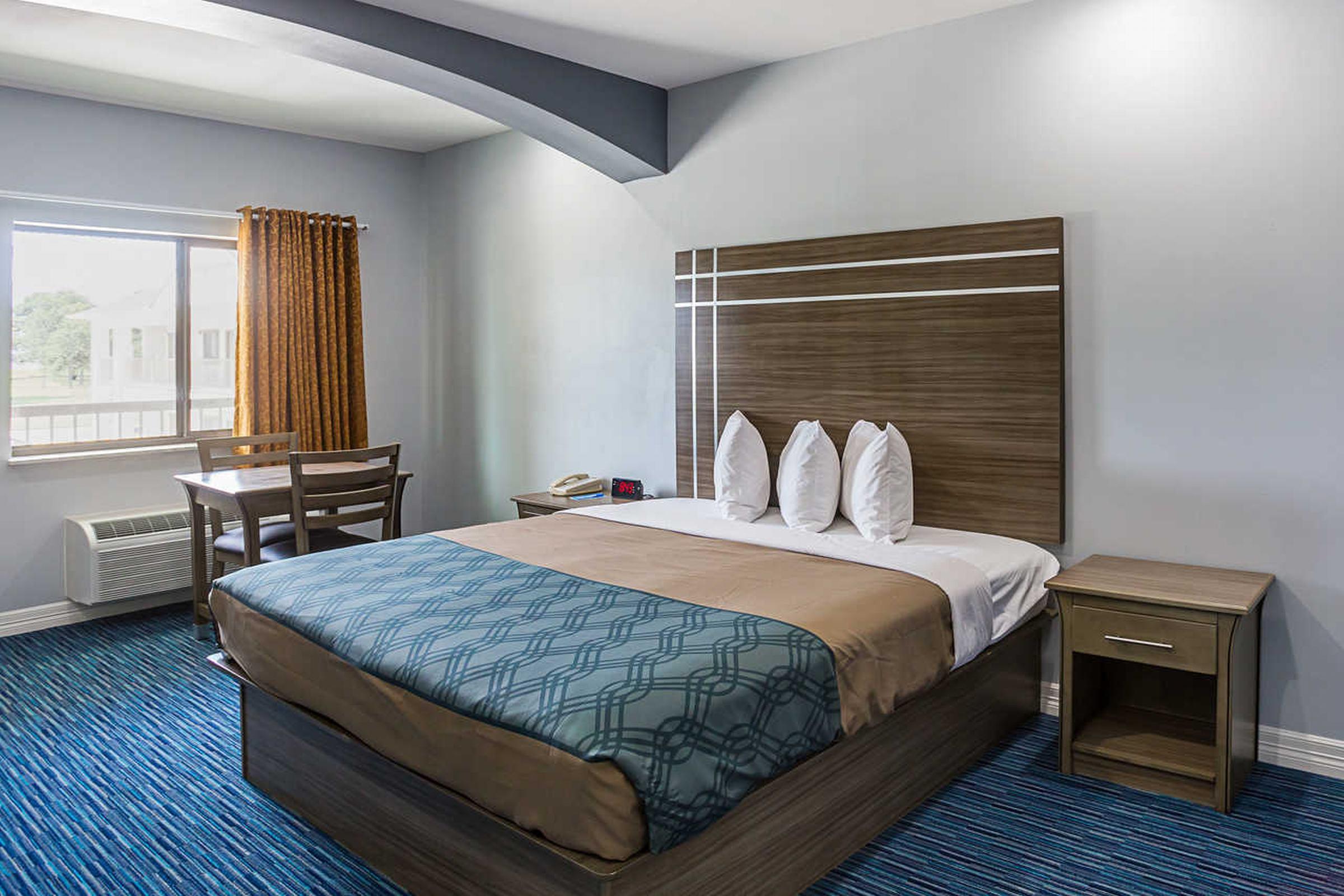 Rodeway Inn & Suites คลาร์กส์วิลล์ ภายนอก รูปภาพ