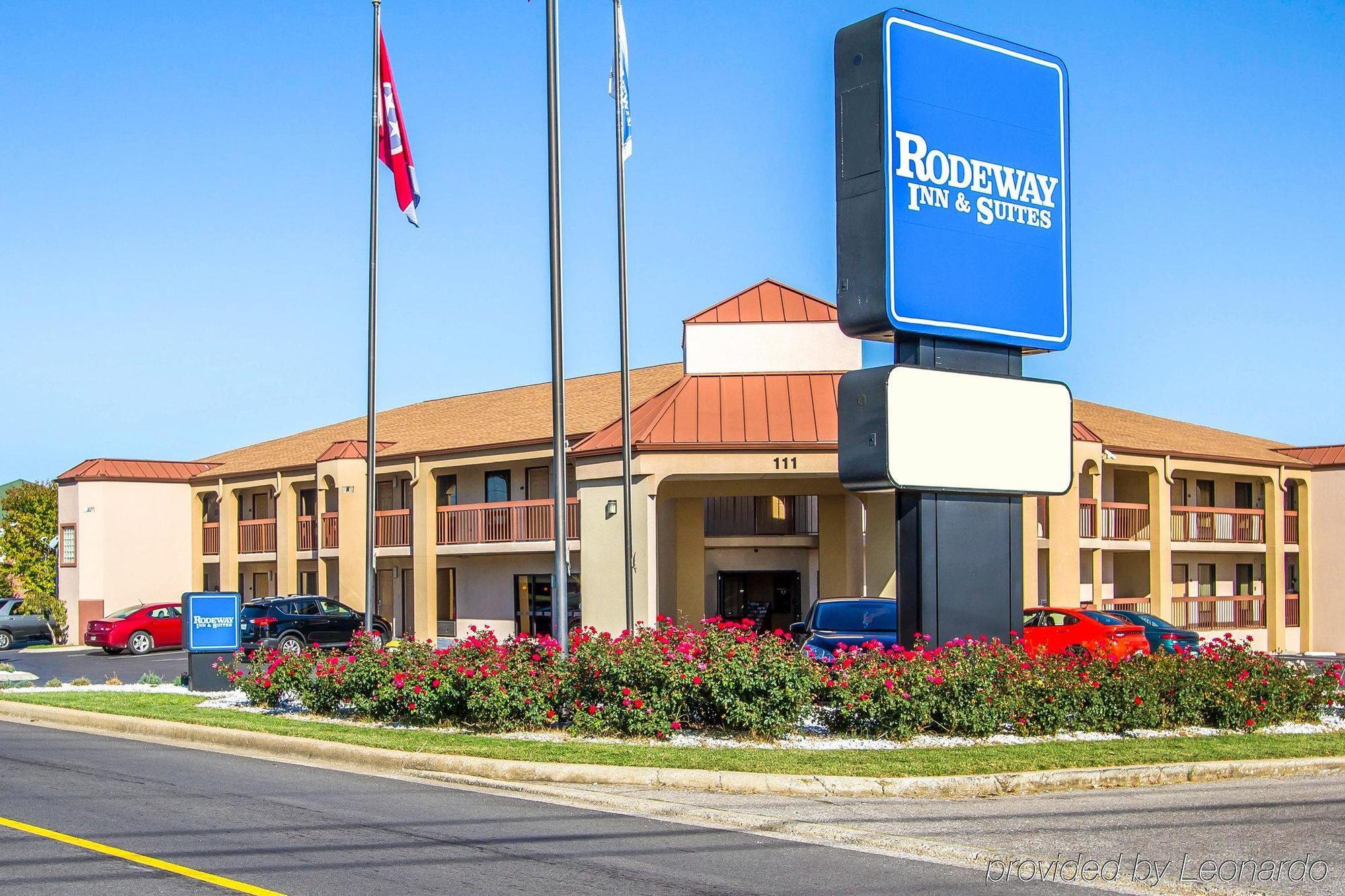 Rodeway Inn & Suites คลาร์กส์วิลล์ ภายนอก รูปภาพ