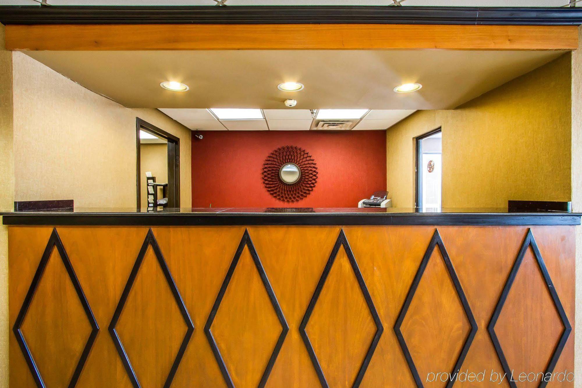 Rodeway Inn & Suites คลาร์กส์วิลล์ ภายนอก รูปภาพ