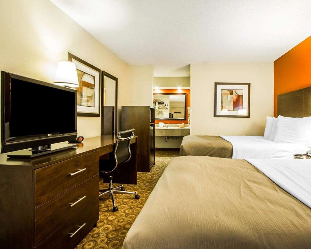 Rodeway Inn & Suites คลาร์กส์วิลล์ ห้อง รูปภาพ