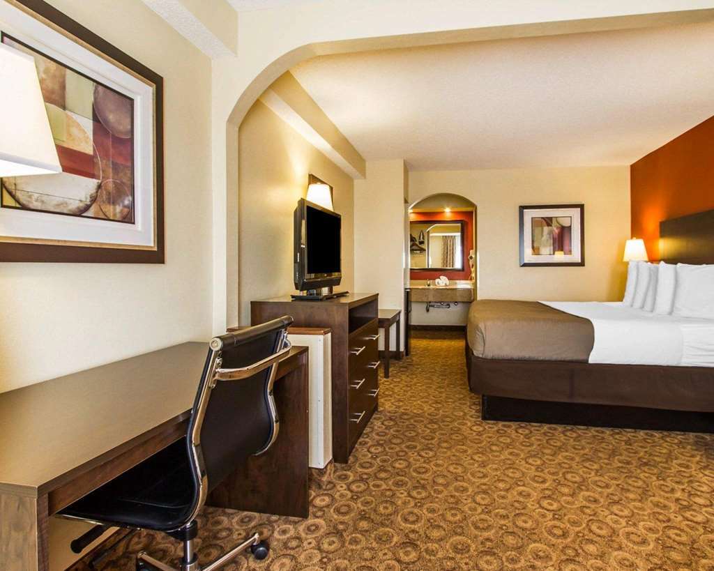 Rodeway Inn & Suites คลาร์กส์วิลล์ ห้อง รูปภาพ